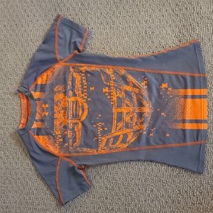 Boys fitted Under Armour shirt Size Youth Medium
